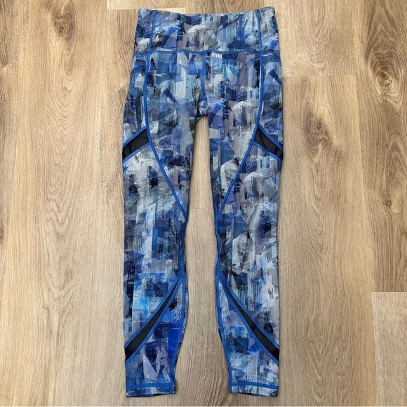 Lululemon On Pace Tight 7/8 25"
Sun Dazed Multi Blue size 4 - Picture 2 of 13